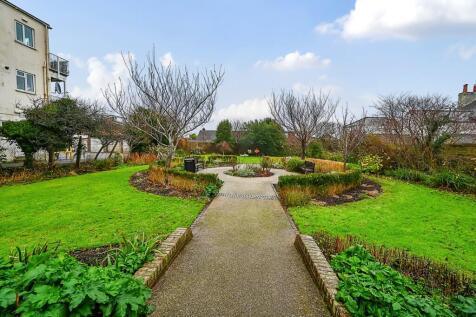 South Street, Lancing, BN15