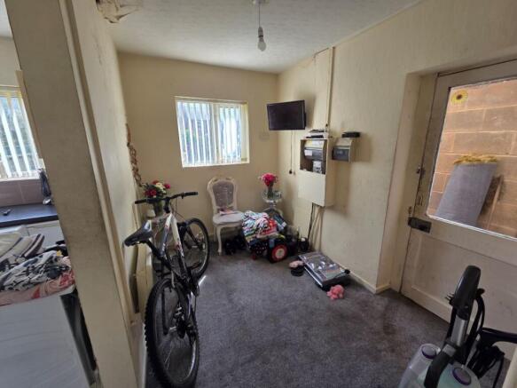 26 Lancaster Place, Walsall, West Midlands, WS3 3NE photo 4