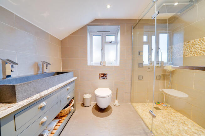 Master Bedroom En...