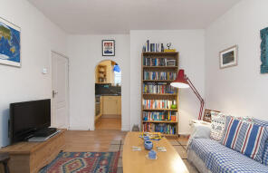 7, Chilworth Court, Windlesham Grove, London SW19 6AL