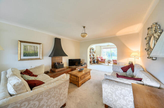 1371602-2-68f8bdc...