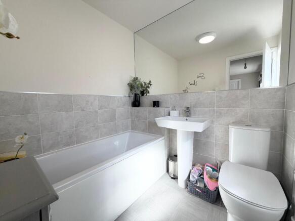 4 bed Detached for sale Image 10