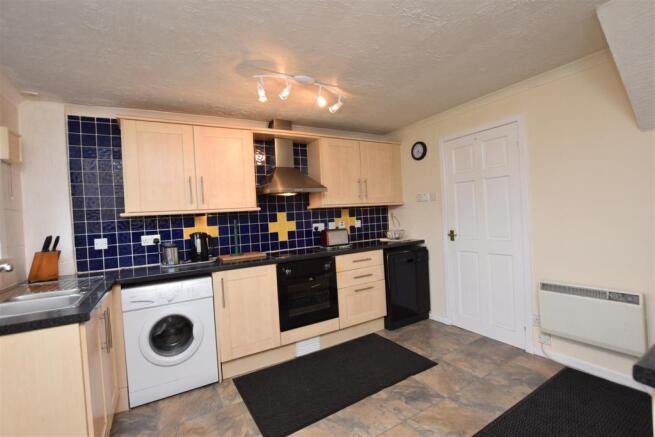 Kitchen 2.JPG