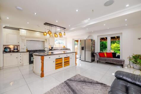 Briton Hill Road, Sanderstead, Surrey, CR2 0JL