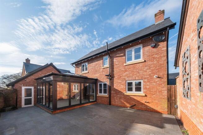 2 Bluebell Close-001.JPG