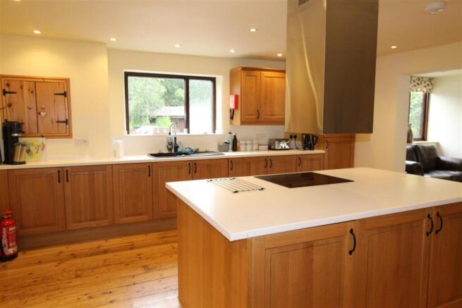 KITCHEN.JPG