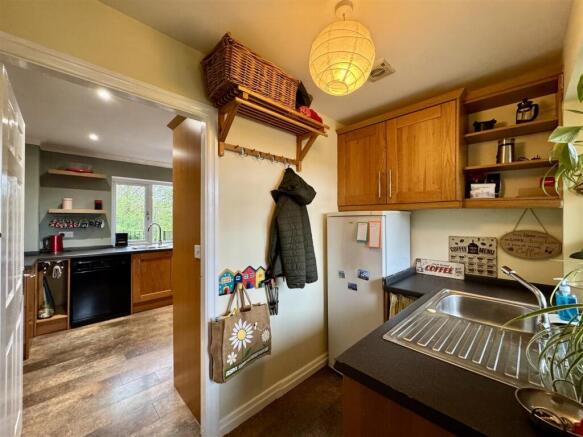 4 bed Detached for sale Image 6