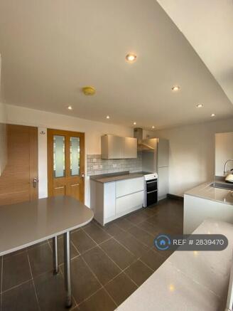 Kitchen ( 4.5m x 2.5m )