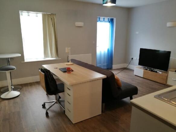 LOUNGE AREA