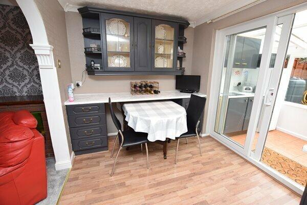 open plan kitchen/diner