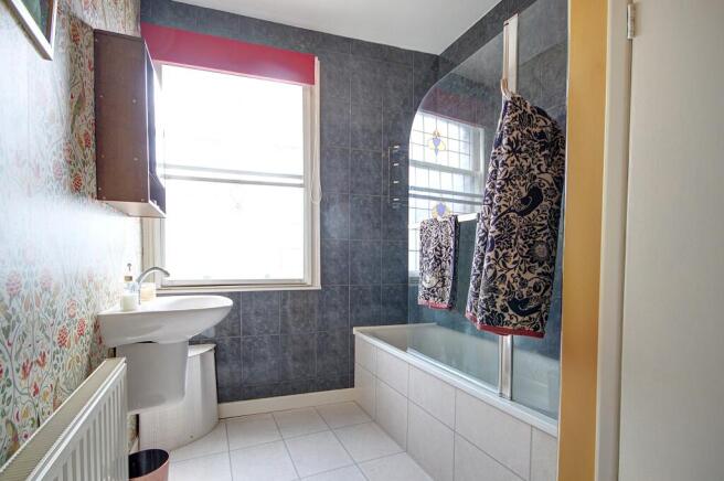 2 bed Flat for sale Image 6