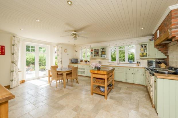 Kitchen/Breakfast Rm