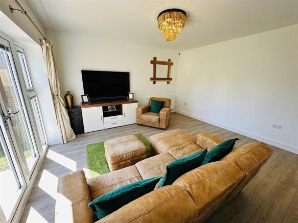 4 bed Detached for sale Image 10