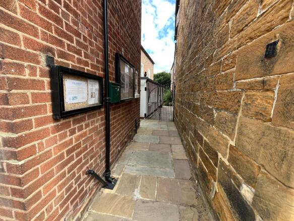 2 bed House to rent Image 12