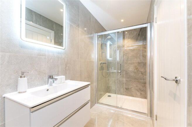 5 bed Detached for sale Image 12