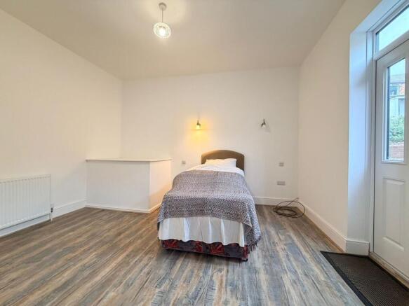 5 bed Terraced for sale Image 9