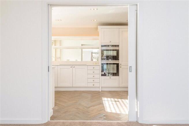 3 bed Apartment for sale Image 7