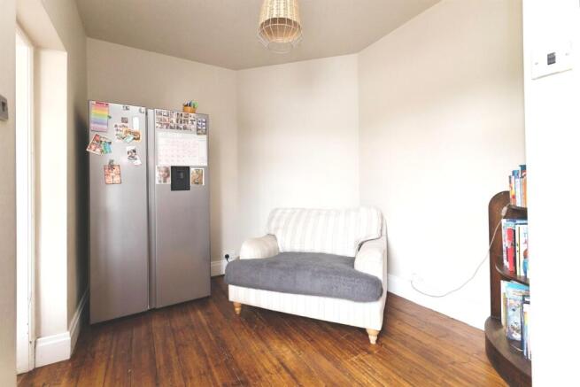 3 bed Semi-Detached for sale Image 6