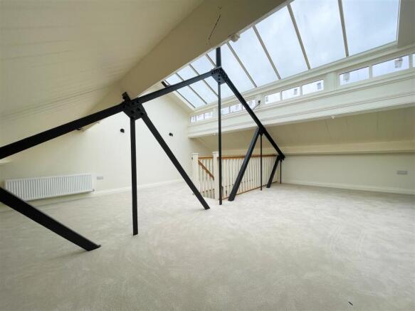 5 bed Apartment to rent Image 9