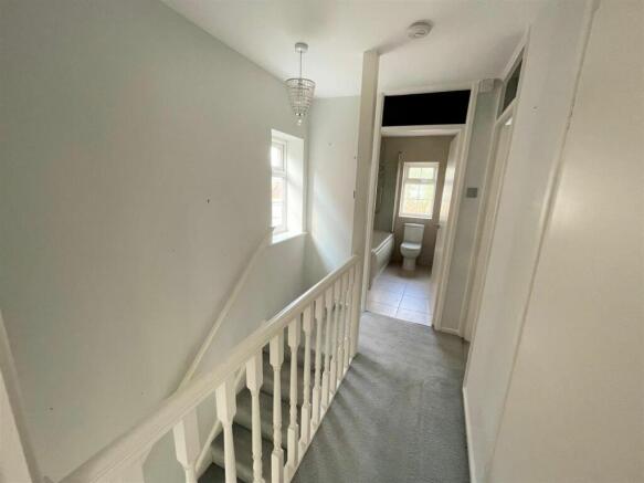 FIRST FLOOR LANDING