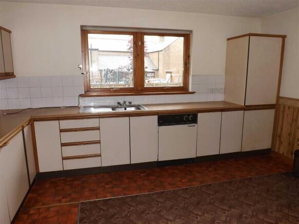 KITCHEN / BREAKFAST 