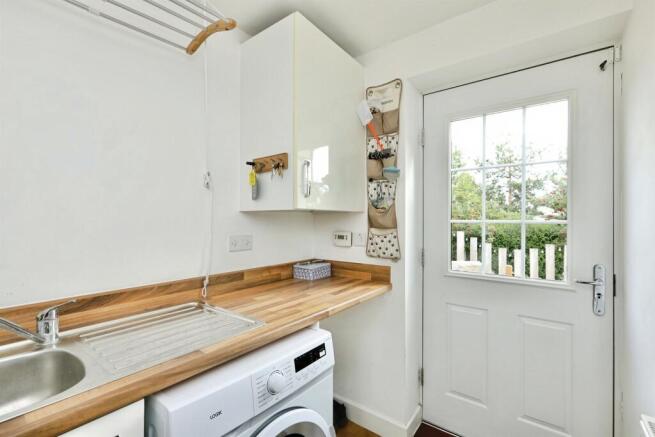 4 bed Detached for sale Image 6