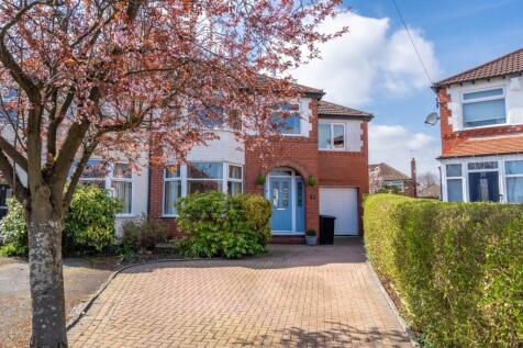 Woodville Drive, Sale, M33