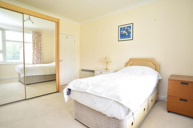 2 bed Flat for sale Image 7