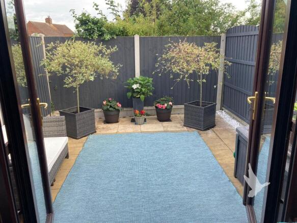 10 Rear Garden.jpg