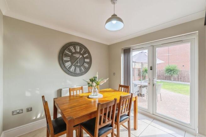 4 bed Detached for sale Image 8