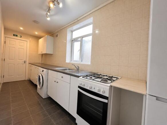 1 bed House Share to rent Image 4