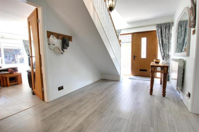 5 bed Detached for sale Image 11
