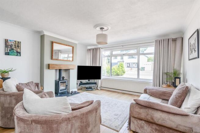24 Clifton Crescent_2.jpg