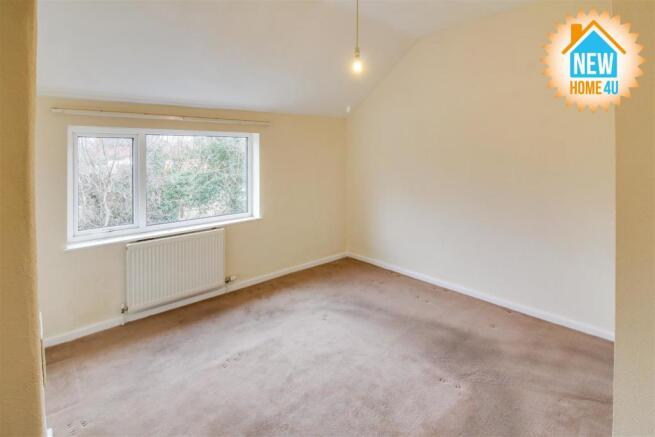 MAIN BEDROOM:
