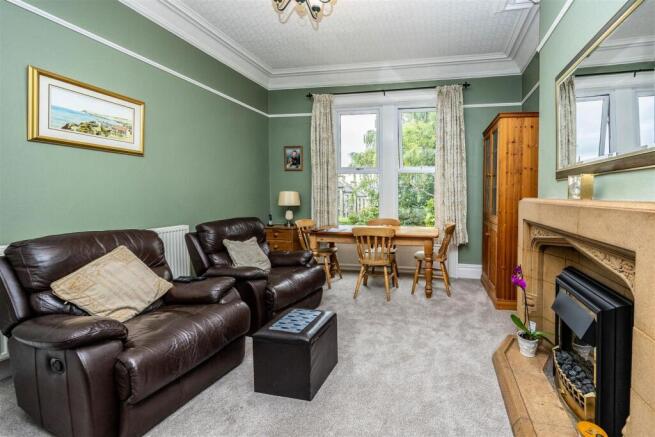 6 bed Detached for sale Image 5