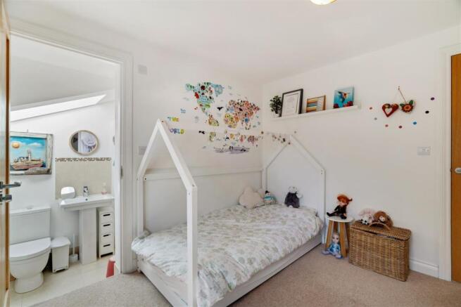 22 Wootton Hill Road Interior-48 Bed 2.jpg