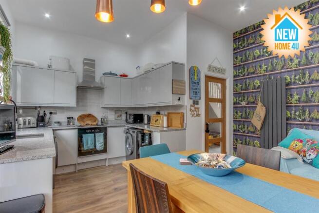 KITCHEN / DINING ROOM