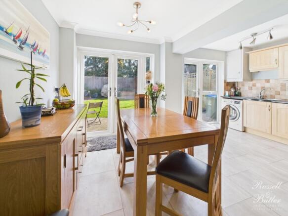 CAM01995G0-PR0282-STILL012