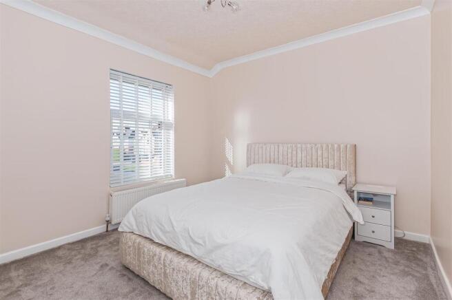 3 bed Semi-Detached for sale Image 8