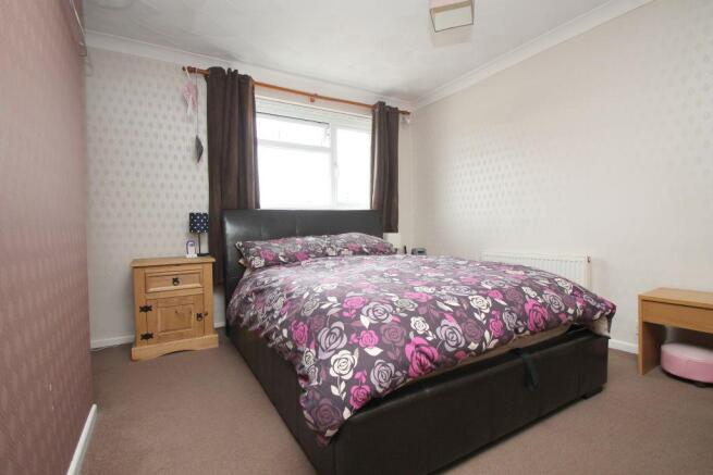 bedroom 1.JPG