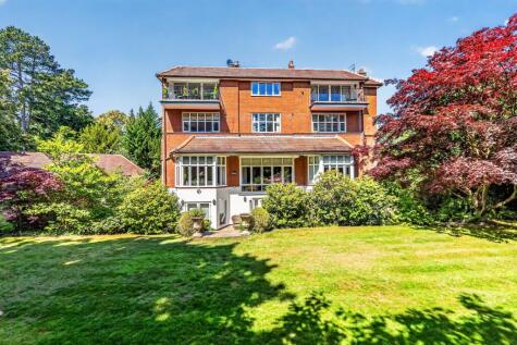 Duplex Apartment with South Facing Balcony in Park Gate, Altrincham