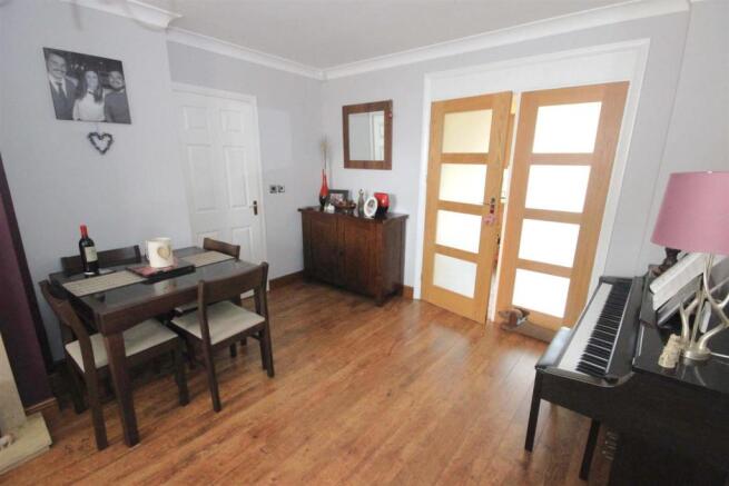 LIVING/DINING ROOM