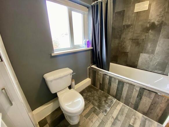 bathroom 1.jpg