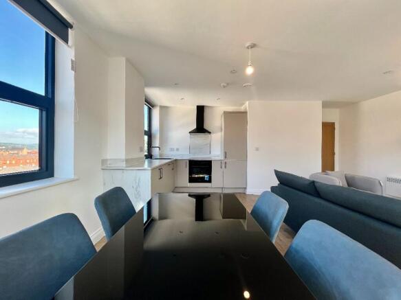 2 bed Apartment to rent Image 6