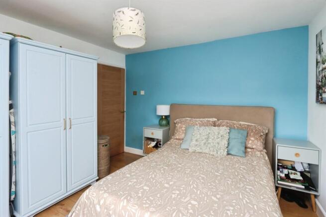 2 bed Semi-Detached Bungalow for sale Image 9