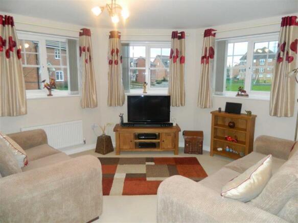 LOUNGE/DINING ROOM