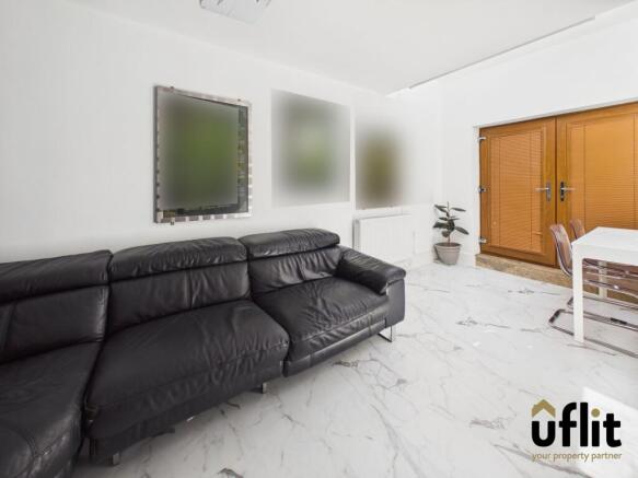 6 bed Semi-Detached for sale Image 9