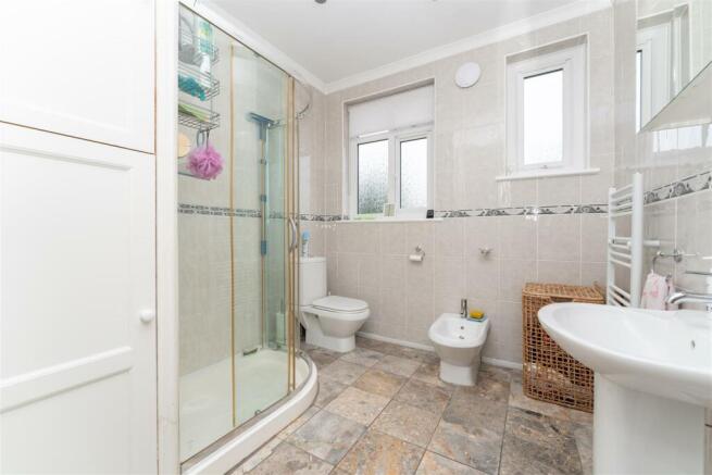 bathroom 1.jpg