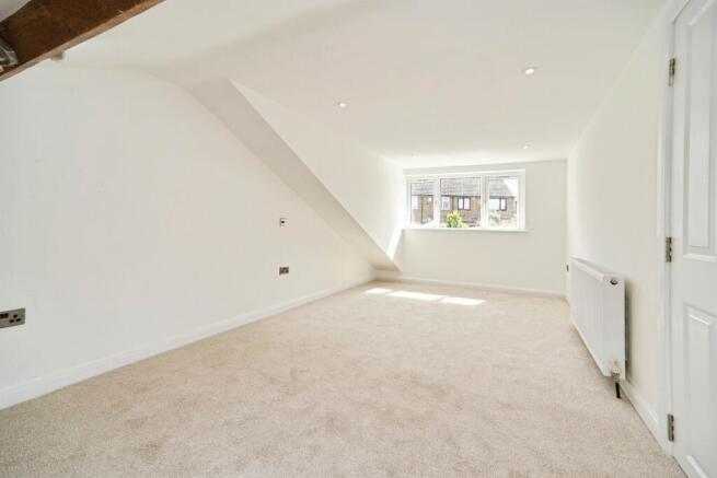4 bed Semi-Detached for sale Image 2