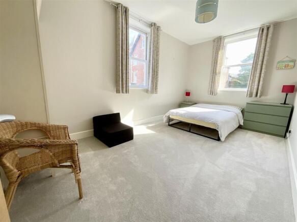 2 bed Flat to rent Image 6